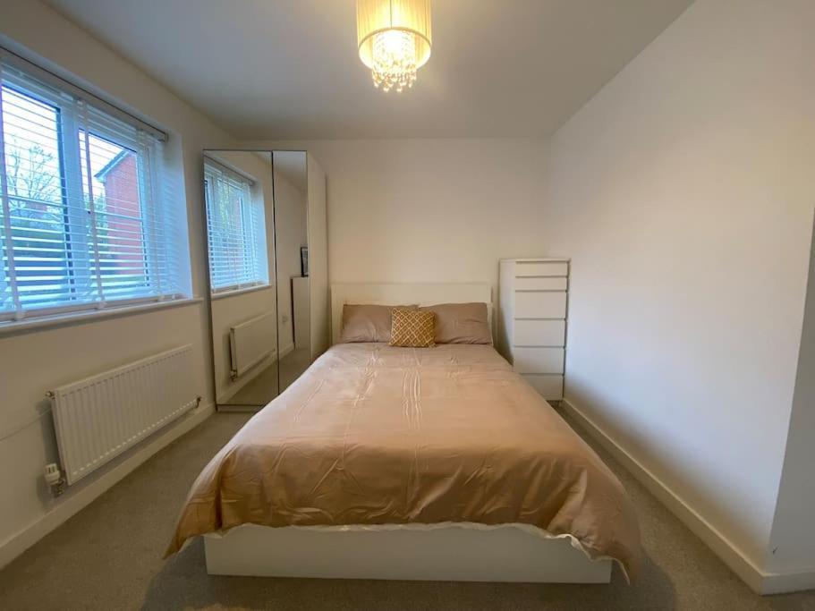 2 Bedroom Private Spacious Apartment In West Midlands Бірмінгем Екстер'єр фото
