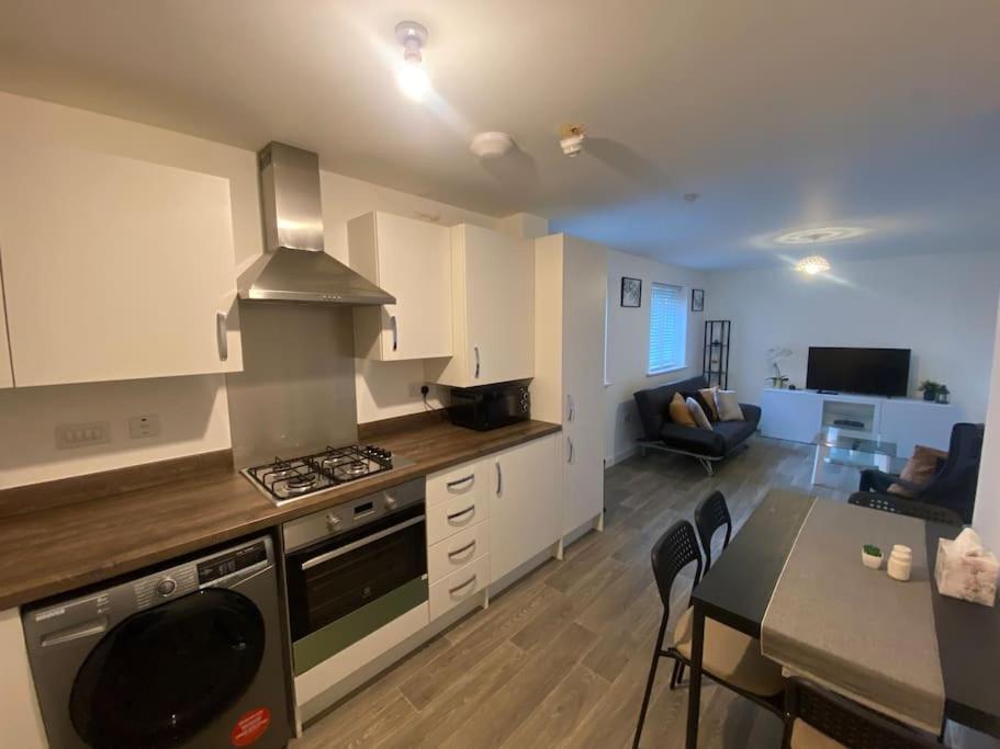 2 Bedroom Private Spacious Apartment In West Midlands Бірмінгем Екстер'єр фото